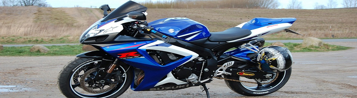 Suzuki GSX R750 resting on a field